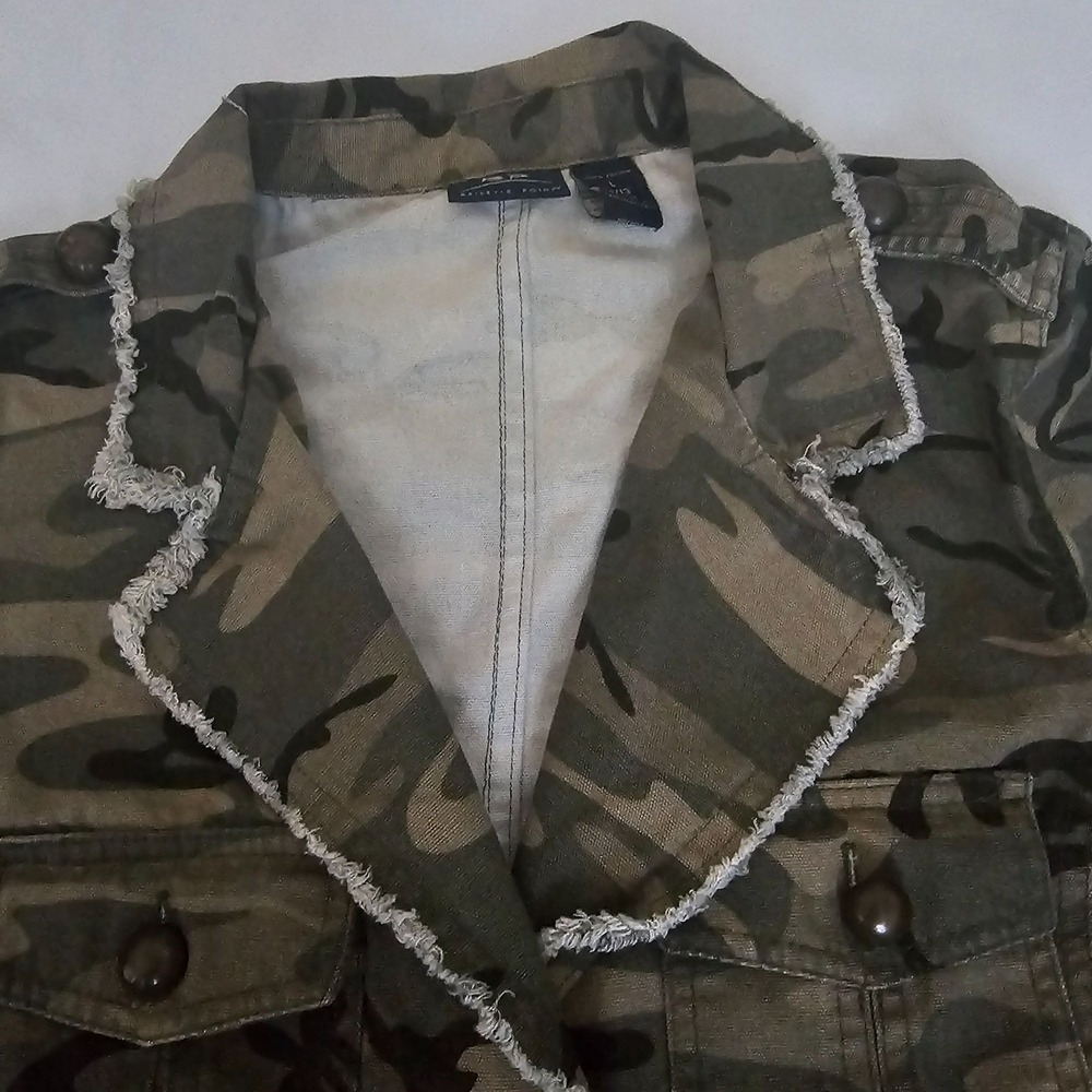 Bailey's Point Camo Print Frayed Trim Buttoned Pockets Jean Jacket Size L (11/13 - Picture 6 of 16